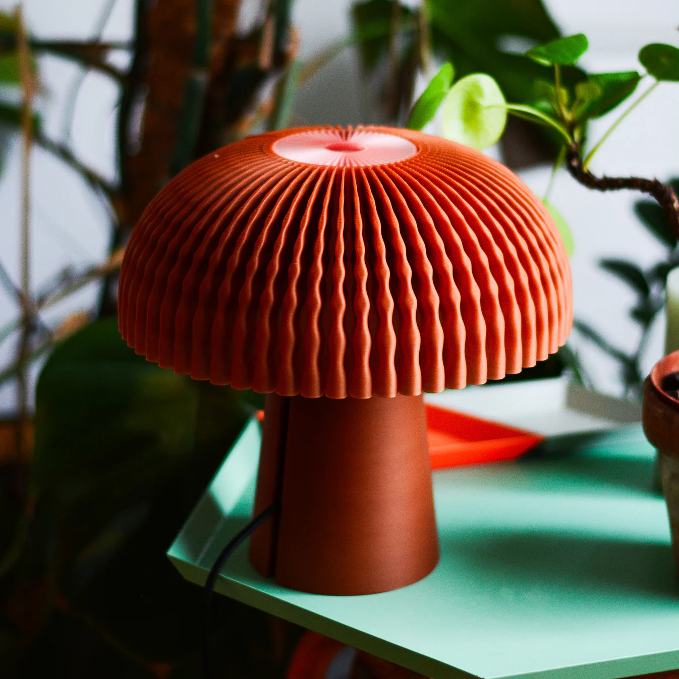 Mushroom-shaped table lamp 